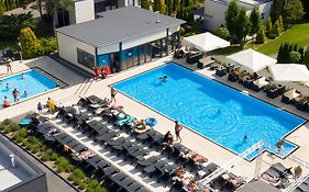 Holiday Golden Resort & Spa